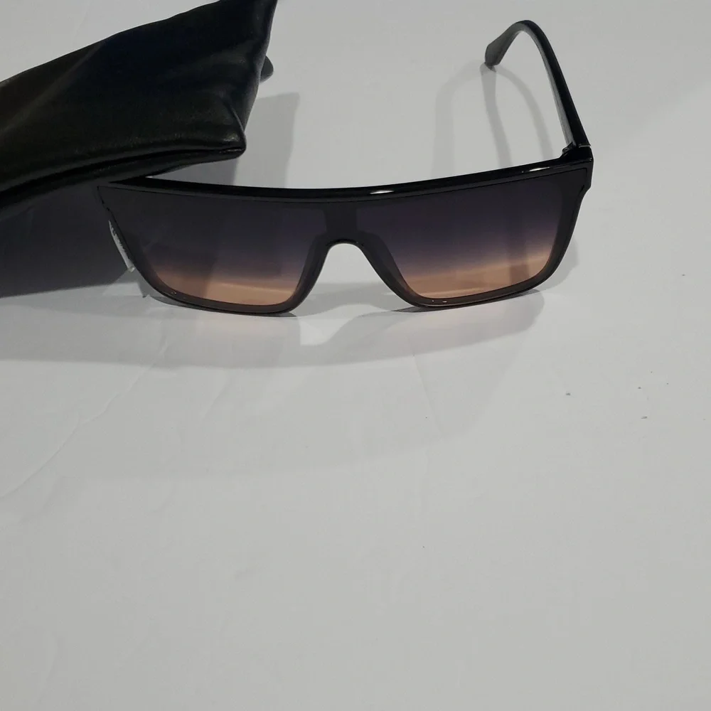Quay Nightfall unisex flat top shield‎ black frame fade ombre lenses sunglasses